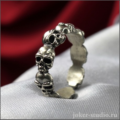 Готическое кольцо с черепами "Эннеа" магическое число девять