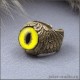 Уникальное кольцо необычной формы из бронзы с желтым глазом фоссы