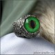 женская печатка в виде крыльев с зеленым глазом кота мейн-куна 