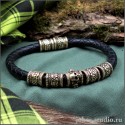 Кожаный браслет из черного плетеного шнура с черепом и кельтскими шармами из бронзы
