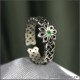Женское кольцо с зеленым камнем фианитом и славянской звездой Алатырь