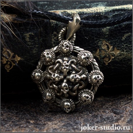 Готический кулон с черепами скованные цепями на щите оригинальное украшение "Тартарус"