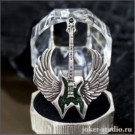Гитара с крыльями и зеленой эмалью