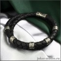 Орнамент плетеный браслет из черной кожи в два оборота с красивыми шармами в стиле барокко
