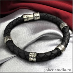 Плетеный кожаный браслет из черной кожи с шармами и стилистическим узором знаком бесконечности