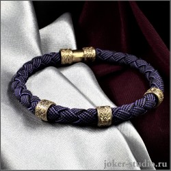 Орнамент браслет из шнура фиолетового цвета с золотым замком и шармами в стиле барокко