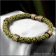 женский браслет шнур ярко зеленого цвета с золотыми шармами