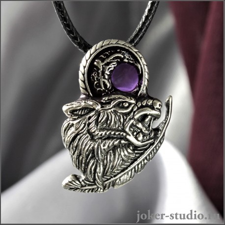 Кулон волк воющий на ночную луну подвеска с ювелирной прозрачной фиолетовой эмалью «Ульф»