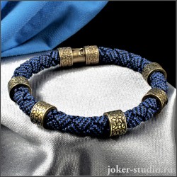Синий браслет из шнура с золотыми бусинами в стиле хай-тек