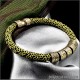 женский браслет шнур Ярко зеленого цвета с золотым замком 
