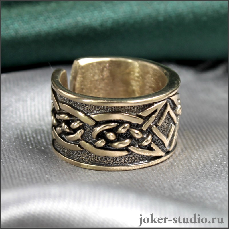 Кельтский жрец 5 букв. Древние Кельтские кольца. Кельтские кольца из бронзы. Символы кельтов. Кельтский символ материнства.