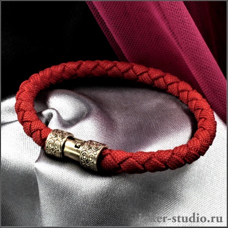 Красный браслет шнур с золотым винтажным замком из бронзы