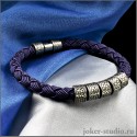 Фиолетовый браслет с серебряными шармами и замком из аргентана в стиле хай-тек
