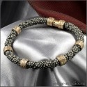 Плетеный браслет из темно-серого шнура с золотыми шармами из бронзы в ретро стиле