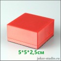 Футляр для подвески, кольца, сережек красная пластиковая коробка для сувениров: 5-5-2,5 см.