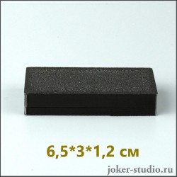 Коробка для подвески, брелока, флешки подарочный футляр черного цвета : размер 60х30х12 мм.