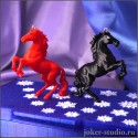ПОДАРОЧНЫЙ НАБОР ФИГУРКИ ЛОШАДОК ЧЕРНАЯ и КРАСНАЯ ИГРУШКА НОВОГОДНИЙ ДЕКОР ДЛЯ ПРАЗДНИКА