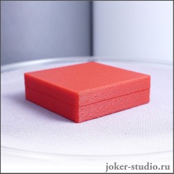 Подарочная коробка 50х50х15 мм для медалей и подвесок красная пластиковая (Опт / Розничная продажа)
