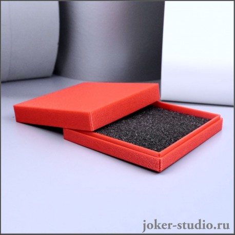 Подарочная красная коробка 75х75x20 мм из PETG пластика для наград и ювелирных наборов (Опт / Розничная продажа)