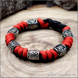 Черно-красный браслет из паракорда с бусами Сварога яркий аксессуар в славянском стиле