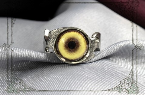 ювелирное кольцо глаз волка