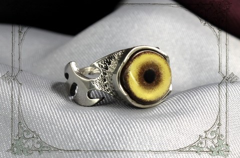 мужское кольцо с глазом волка