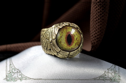 золотое кольцо с глазами дракона виверны
