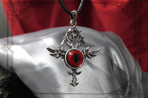 Готический крест с глазом дракона на подвеске Анкх