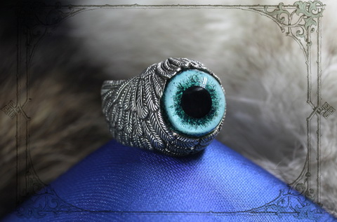 женское серебряное кольцо с глазом снежного барса