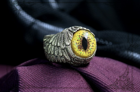 золотой перстень с глазом росомахи
