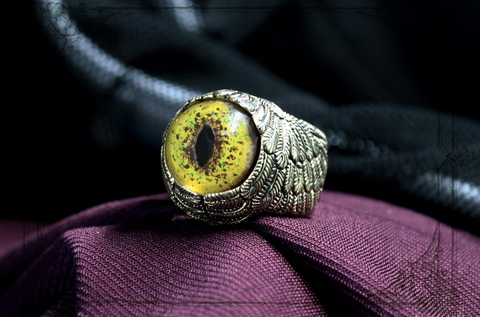 ювелирное кольцо с глазом росомахи