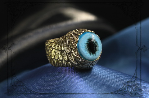 Кольцо с крыльями и голубым глазом сиамского кота - подарок женщине
