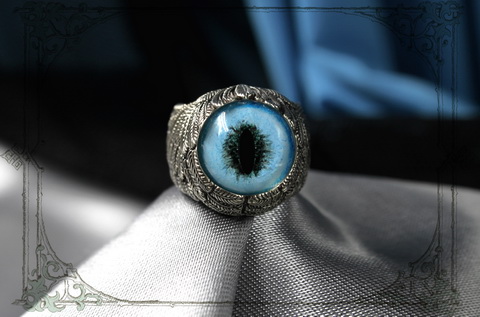 необычное кольцо с глазом сиамского кота