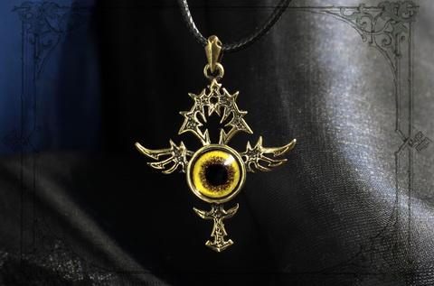 украшение в виде готического креста Анкха с рисунком глаза Сокола