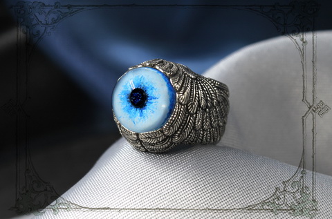 кольцо с голубым глазом хаски