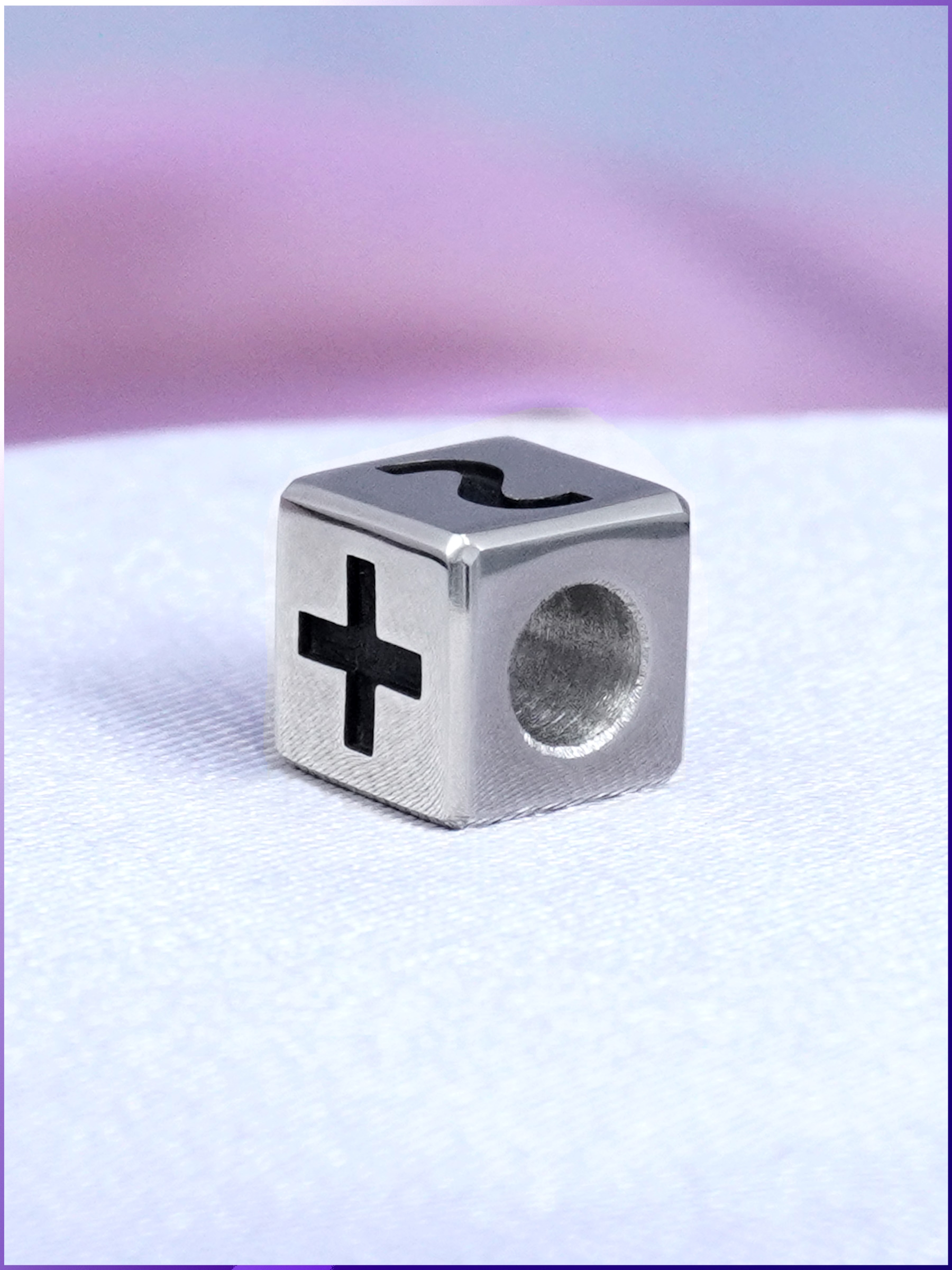 Изготовление по эскизу на заказ: Подвеска «Кубик» из металла — красивый подарок студентке от Joker-Studio