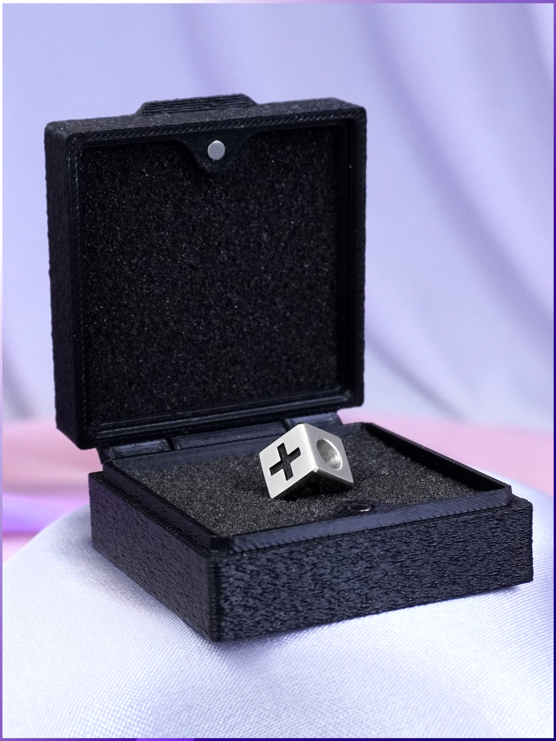 Подвеска «Кубик» из металла в подарочной коробке: Подарок для девушки, который запомнится надолго от Joker-Studio