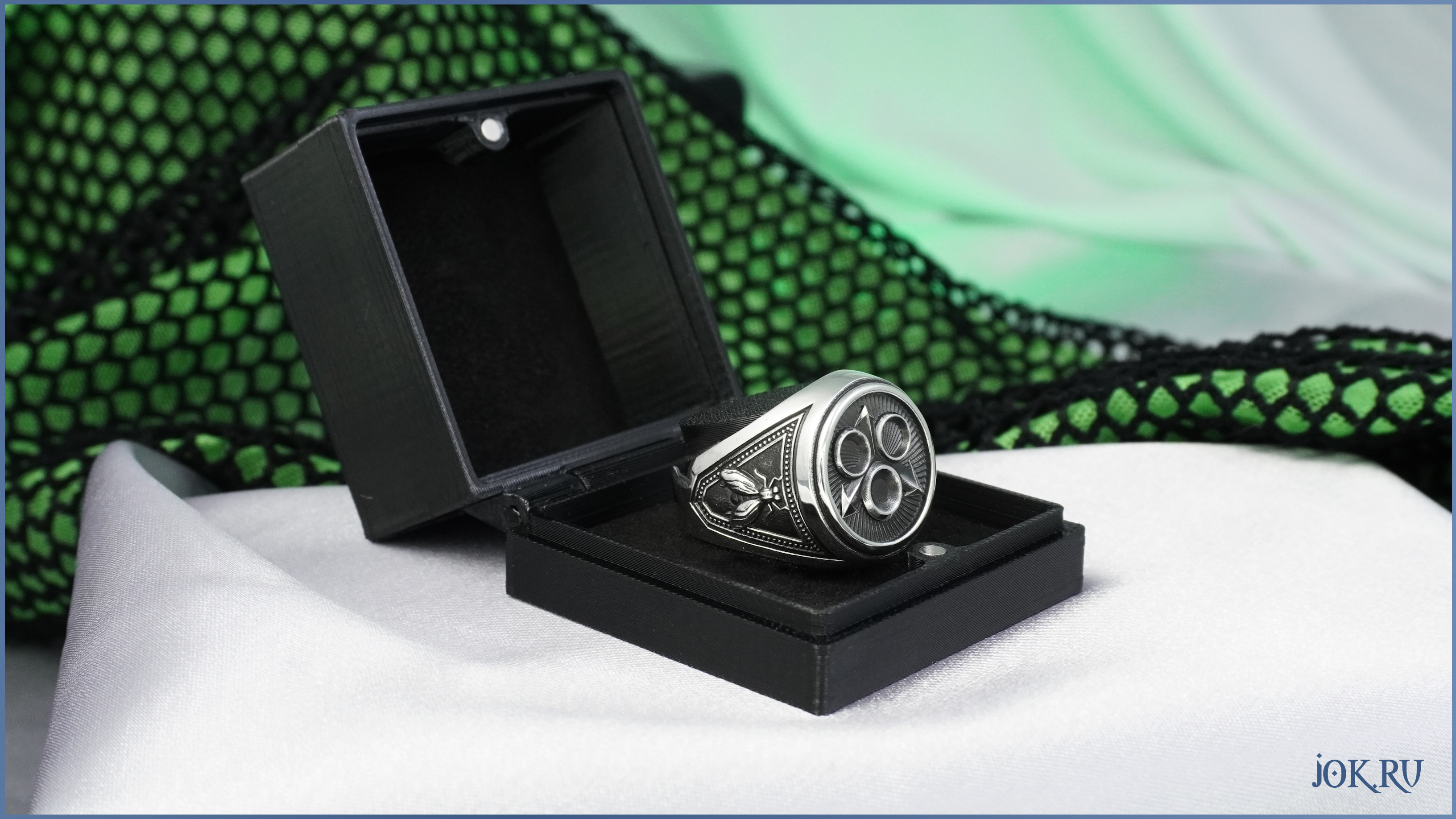 Кольцо с символом Нургла, созданное на заказ для фанатов Warhammer 40,000