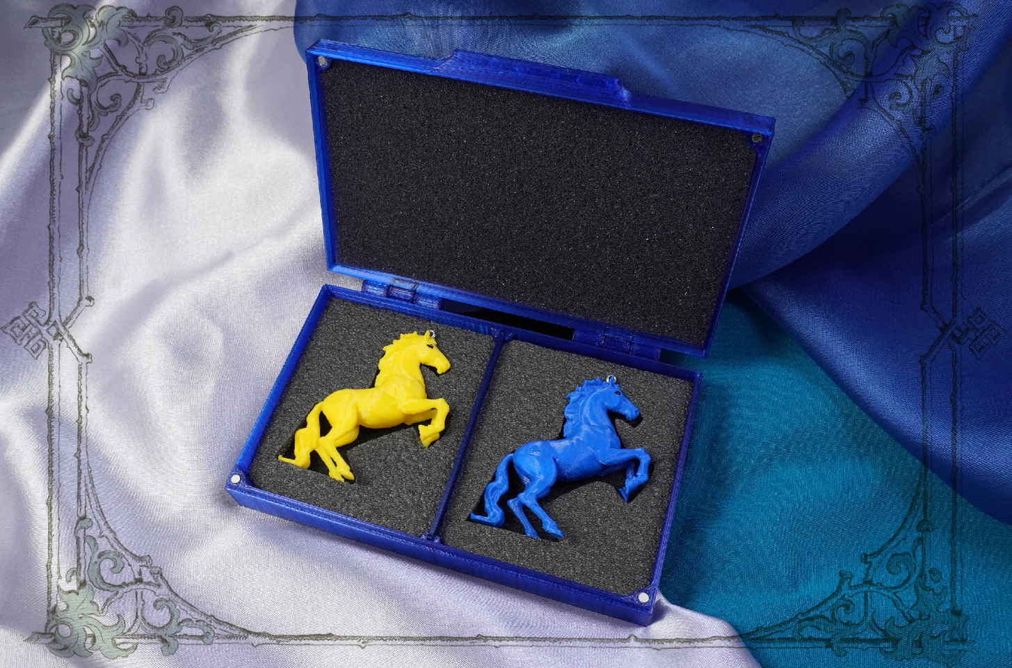 Эксклюзивный набор лошадок для украшения дома и офиса.
