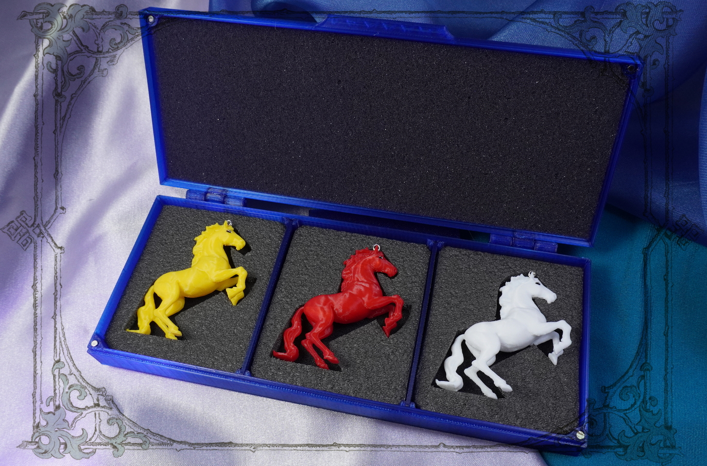 Новогодние подарки 2026: ёлочные игрушки для семьи