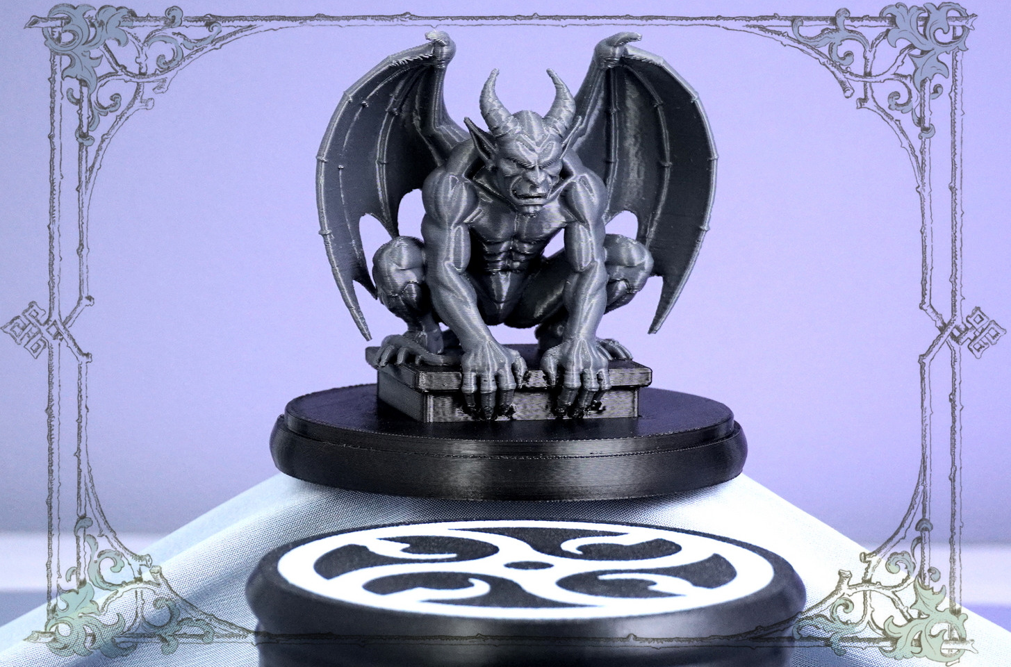 Фигурка горгульи для подарка фанату готики — изысканный сувенир с проработкой деталей.