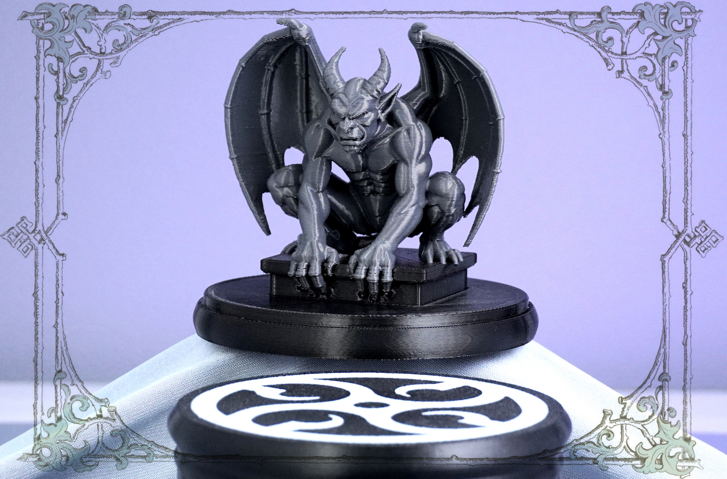 Процесс создания горгульи: 3D‑печать фигурки методом FDM, этап изготовления.