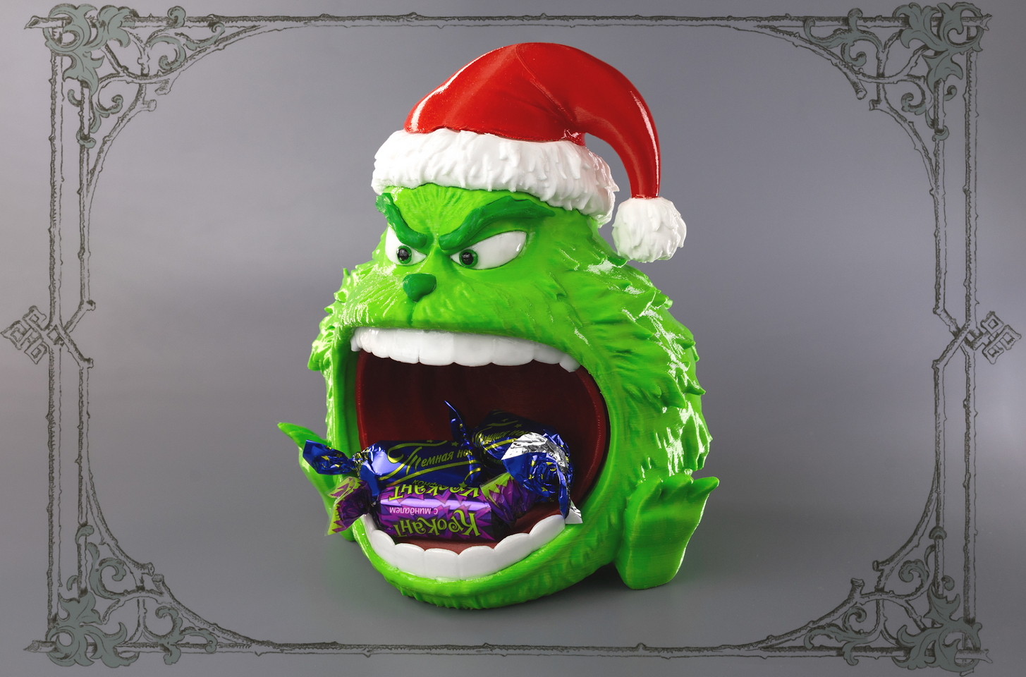 Фигурка Гринч – оригинальное решение для хранения сладостей, таких как конфеты и печенье.