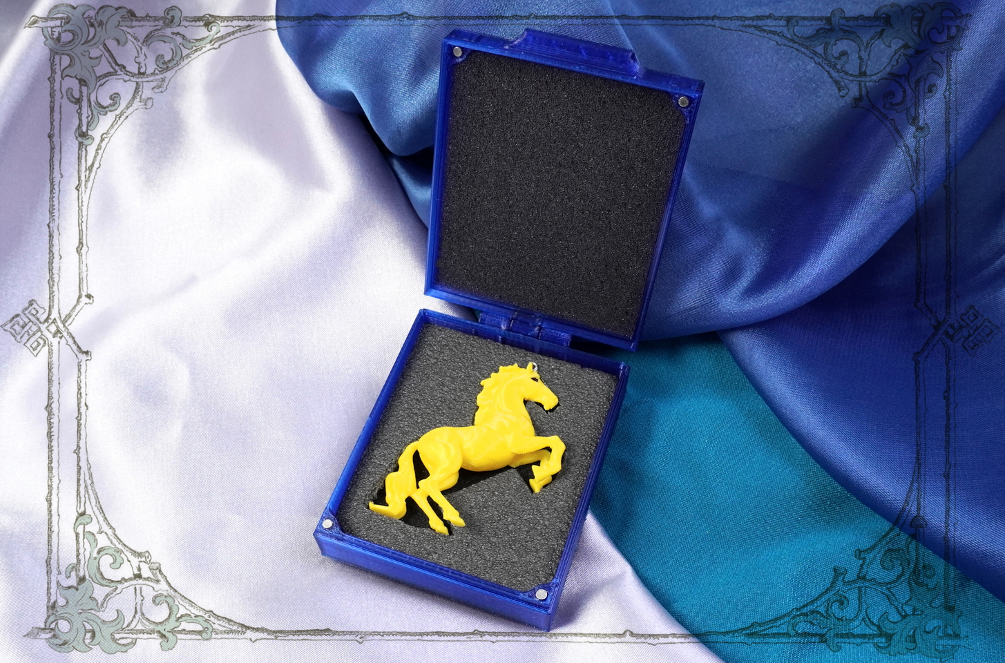 Подарок на Новый Год: Желтая Лошадка Joker-Studio