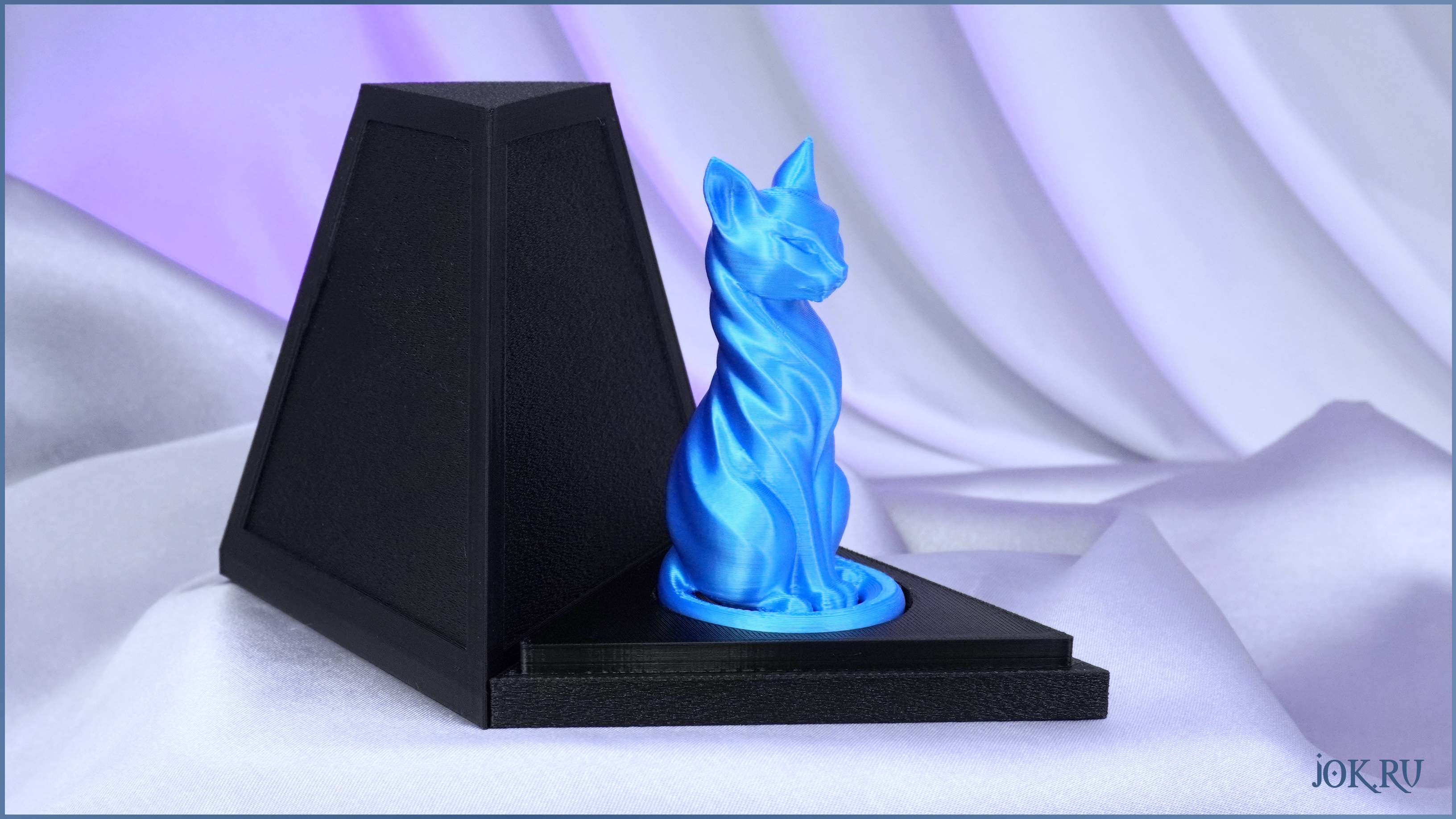 Статуэтка кошки — идеальный подарок для коллекционера или любителя кошек. Упаковка-пирамида