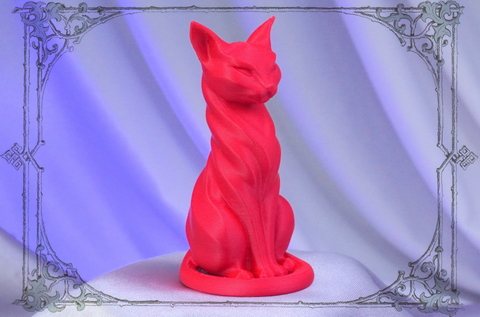 Розовая кошка — нежный талисман, привлекающий любовь и гармонию.