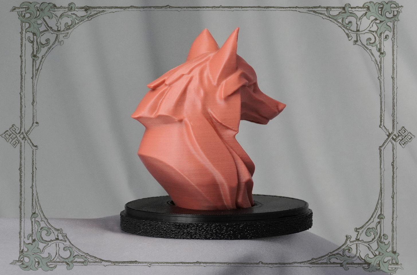 Фигурка аниме в стиле кицунэ, вдохновленная японской культурой, подойдет любителям аниме и уникального дизайна