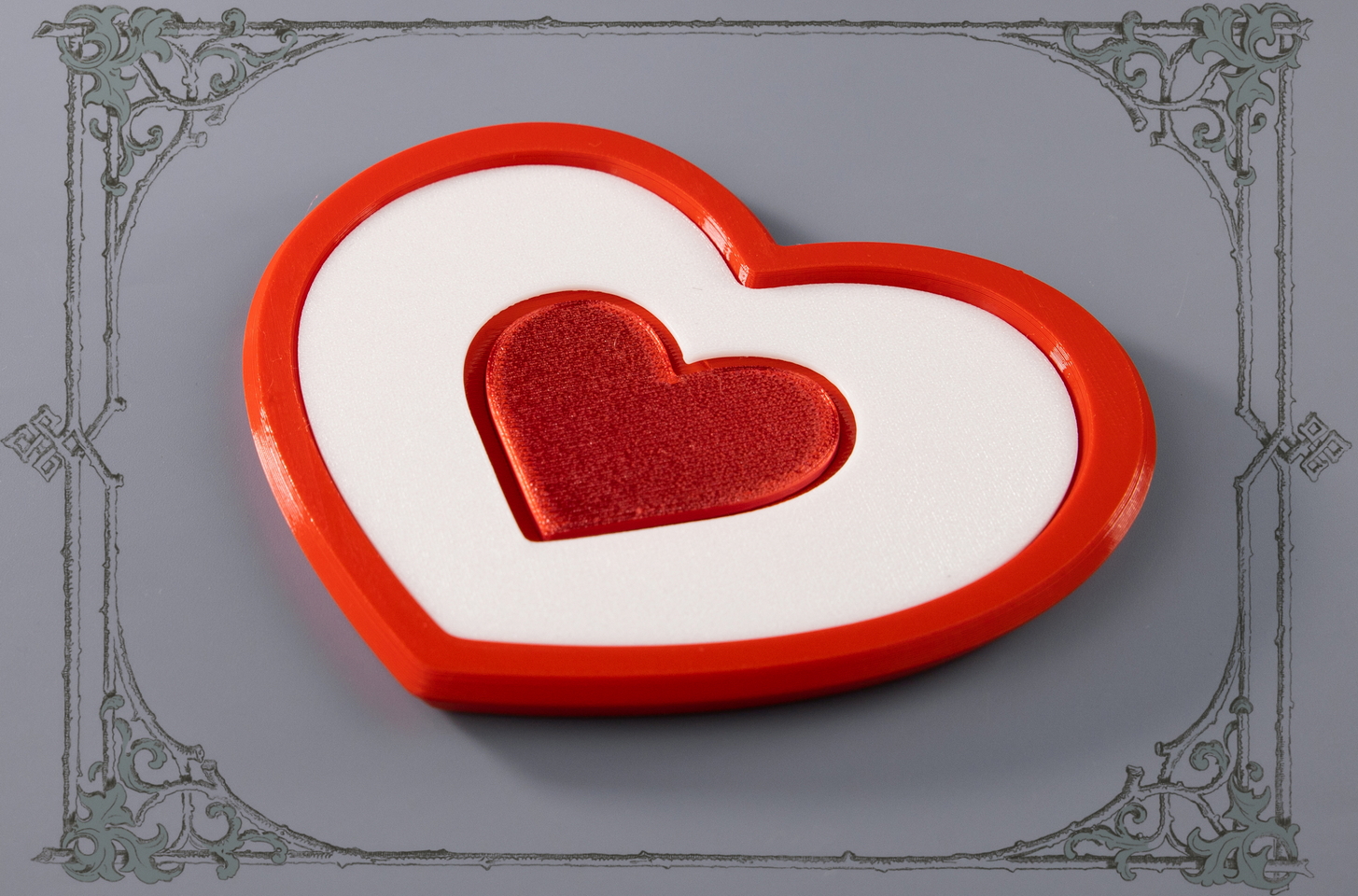 Яркий костёр‑подставка с сердцем для любимой на 14 февраля