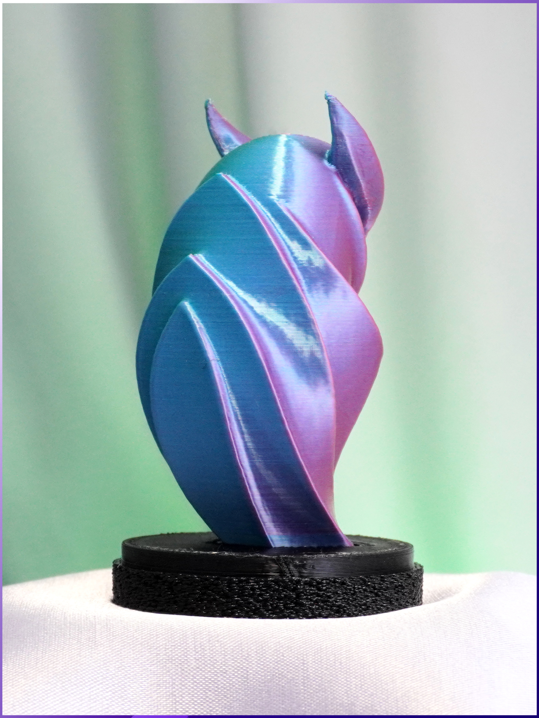 Яркая статуэтка совы для дома — украшение, которое привлекает внимание