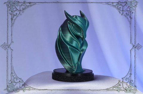 Фигурка совы изумрудного цвета с эффектом хамелеона от Joker-Studio